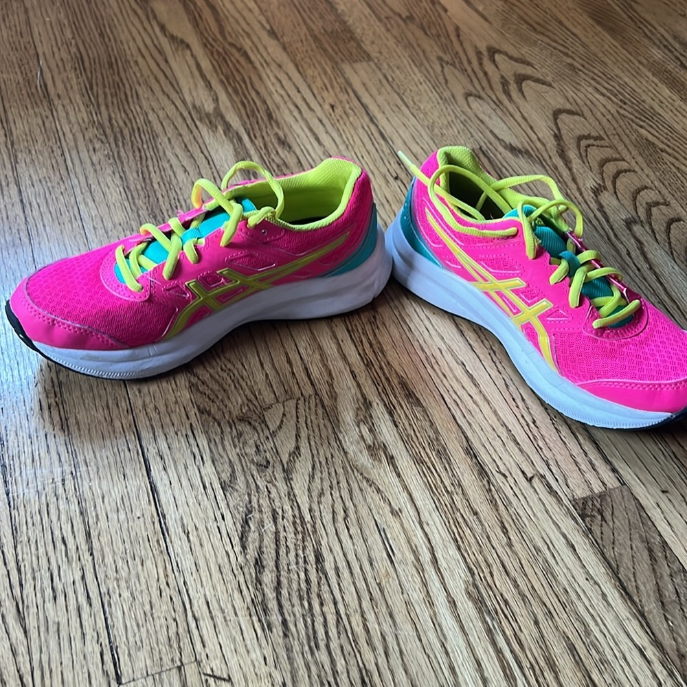 Asics Kids’ Jolt 3 shoes, size 4.5 - Picture 5 of 6